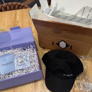 Mugler Black Baseball Hat and Phone Ring Gift Set